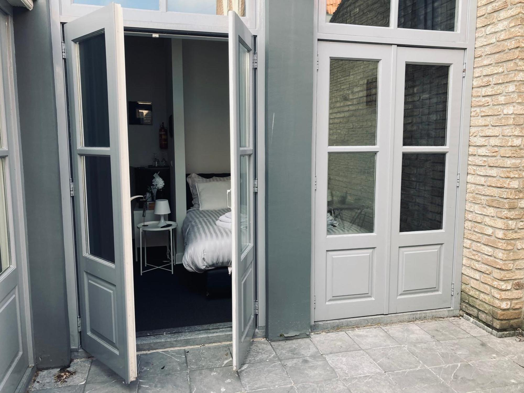 B&B With Or Without De Schuur Zierikzee Exteriör bild